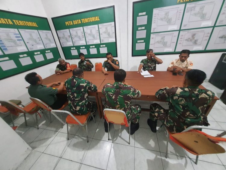 Pimpin Apel Pagi, Danramil 03 Serengan, Sehati Sepikiran Untuk Tugas Yang Lebih Baik Pimpin Apel Pagi, Danramil 03 Serengan, Sehati Sepikiran Untuk Tugas Yang Lebih Baik