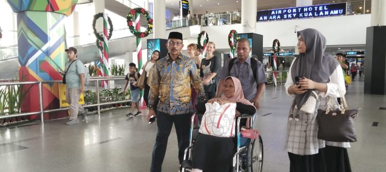 Alami Patah Tulang dan Luka Serius Paska Musibah di Malaysia, Nursaidah Difasilitasi Pemulangan ke Aceh Timur Alami Patah Tulang dan Luka Serius Paska Musibah di Malaysia, Nursaidah Difasilitasi Pemulangan ke Aceh Timur