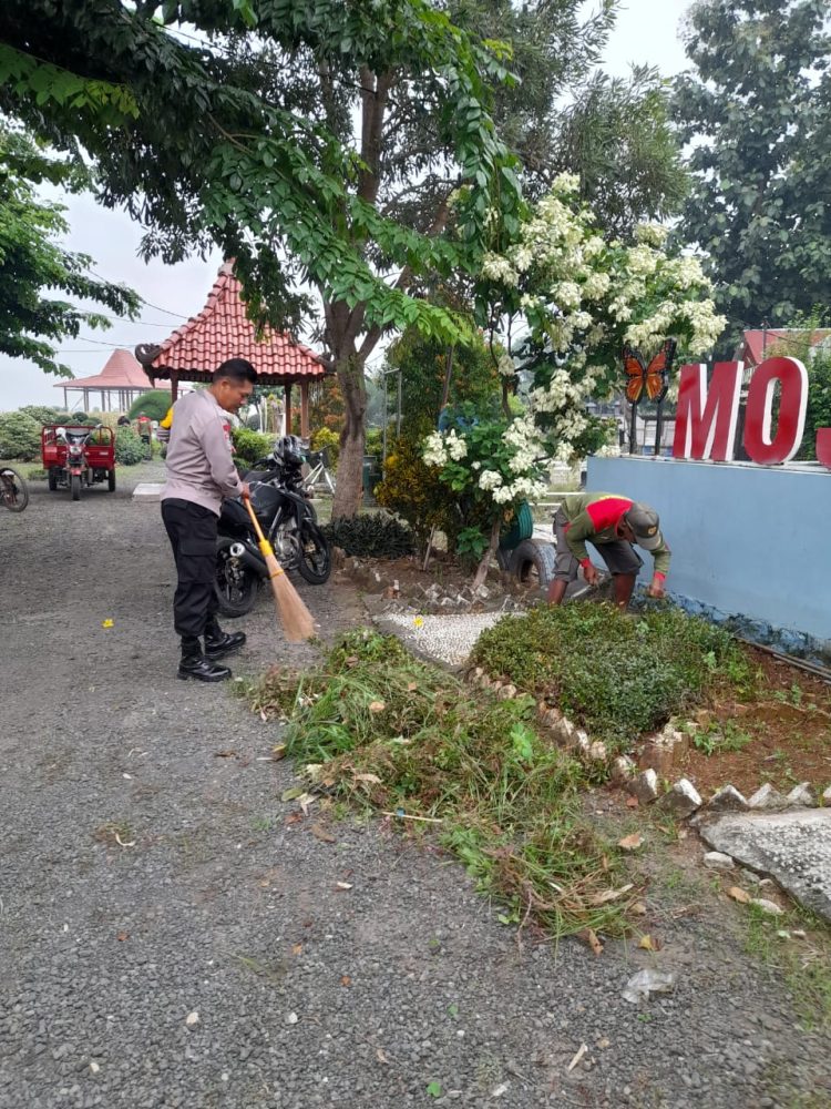 Bhabinkamtibmas Polsek Gemuh Ajak Warga Cegah Demam Berdarah Bhabinkamtibmas Polsek Gemuh Ajak Warga Cegah Demam Berdarah