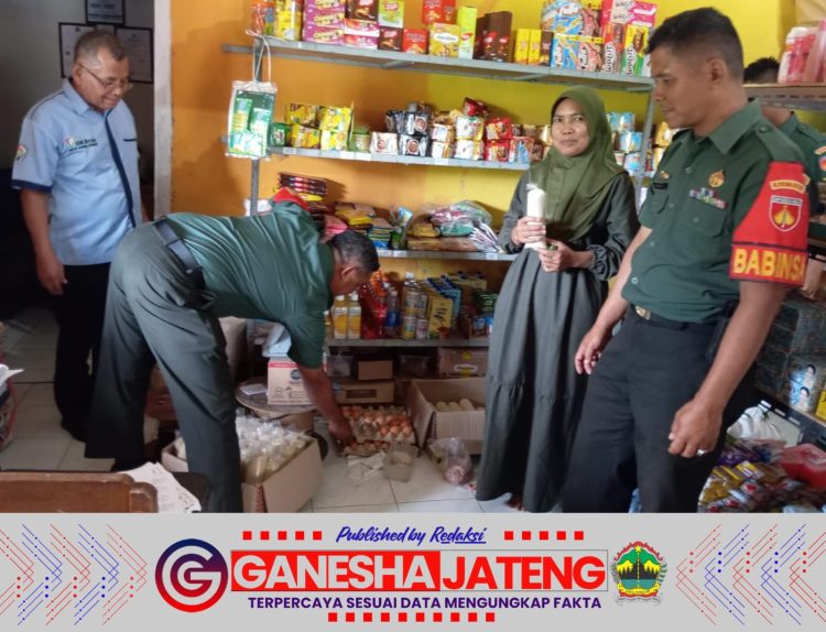 Pastikan Harga Bahan Pangan Stabil, Babinsa Pantau Perkembangan Harga Sembako 