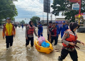 Respons Cepat Polres Kendal Tangani Banjir di Dua Desa