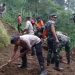 Polsek Karangreja Ikut Kerja Bakti Bersihkan Tanah Longsor Polsek Karangreja Ikut Kerja Bakti Bersihkan Tanah Longsor