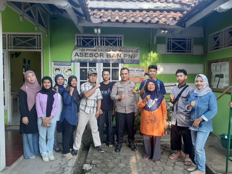 Aipda Ali Imron; Polisi Banyumas Yang Peduli terhadap Pendidikan Anak Bangsa Aipda Ali Imron; Polisi Banyumas Yang Peduli terhadap Pendidikan Anak Bangsa