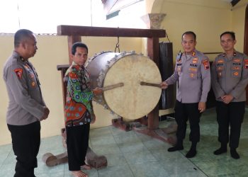Kapolres Sragen Serahkan Bantuan Bedug untuk Masjid Ar Rohman Karangmalang
