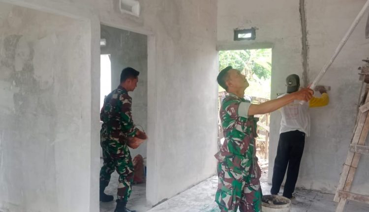 Babinsa Kebut Penyelesaian Rehab Rumah Warga Babinsa Kebut Penyelesaian Rehab Rumah Warga