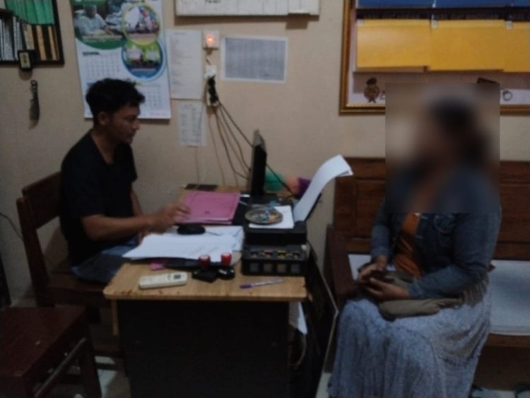 Mencuri Pakaian, Perempuan Asal Semarang Diamankan Polsek Jaken Mencuri Pakaian, Perempuan Asal Semarang Diamankan Polsek Jaken