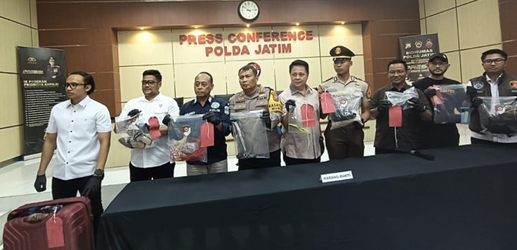 Misteri Koper di Ngawi: Pembunuhan Berencana Berbalut Asmara Terungkap Polda Jatim Misteri Koper di Ngawi: Pembunuhan Berencana Berbalut Asmara Terungkap Polda Jatim