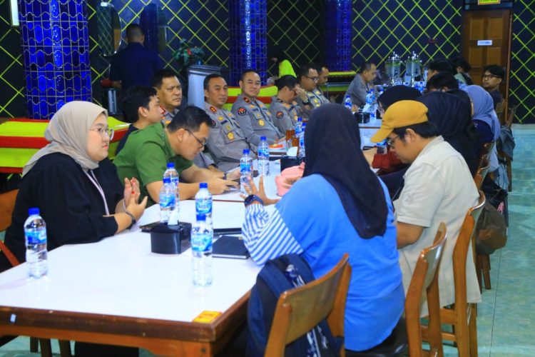 Kadiv Humas Polri Silaturahmi Bersama Wartawan, Perkuat Sinergi dalam Penyampaian Informasi Kadiv Humas Polri Silaturahmi Bersama Wartawan, Perkuat Sinergi dalam Penyampaian Informasi