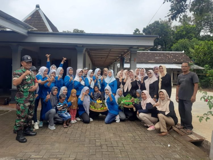 Cegah Penyebaran Nyamuk DBD Babinsa Nogosari Dan Petugas Kesehatan Melakukan Pengecekan Cegah Penyebaran Nyamuk DBD Babinsa Nogosari Dan Petugas Kesehatan Melakukan Pengecekan