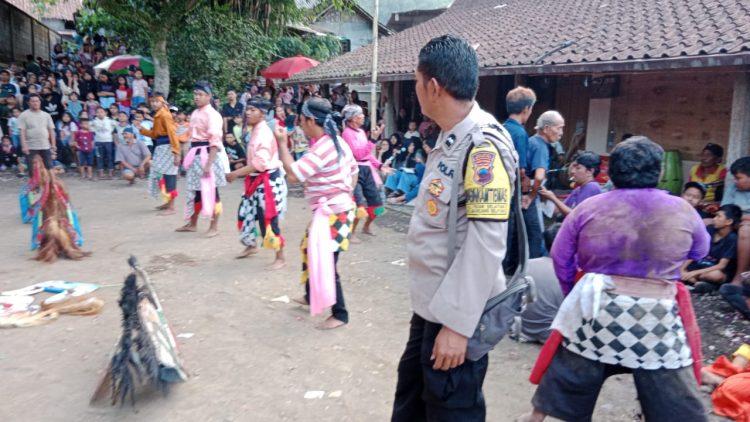 Seni dan Pengabdian; Peran Aipda Ridha dalam Menjaga Warisan Budaya Bangsa Seni dan Pengabdian; Peran Aipda Ridha dalam Menjaga Warisan Budaya Bangsa
