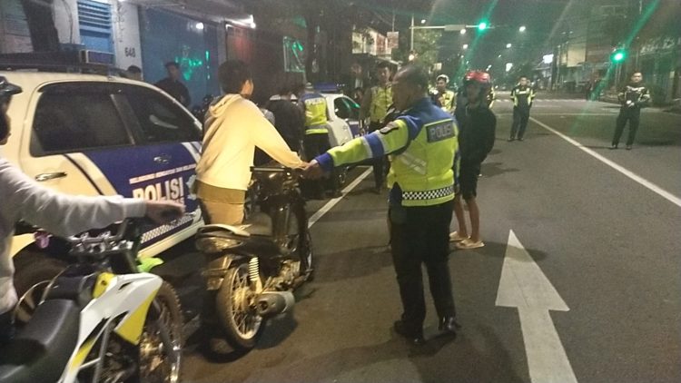 Berpotensi Menyebabkan Kecelakaan, Sat Lantas Polresta Banyumas Tindak Pelanggar, 21 Barang Bukti Diamankan Berpotensi Menyebabkan Kecelakaan, Sat Lantas Polresta Banyumas Tindak Pelanggar, 21 Barang Bukti Diamankan