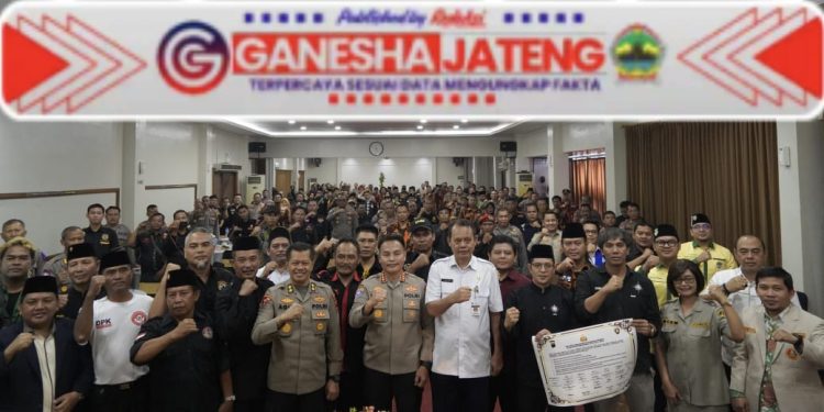 Cegah Gesekan Antar Ormas, Polda Jateng Kumpulkan dan Bina Ketua Ormas Se-Jateng Cegah Gesekan Antar Ormas, Polda Jateng Kumpulkan dan Bina Ketua Ormas Se-Jateng