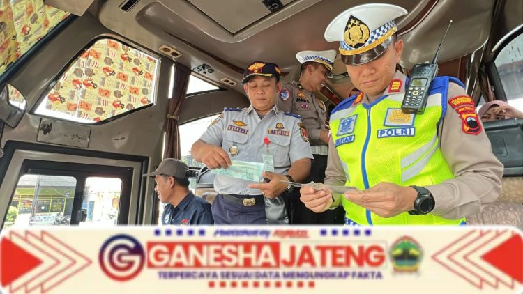 Satgas Operasi Keselamatan Candi 2025 Polda Jateng Rampcheck Kendaraan dan Periksa Kesehatan Pengemudi di Terminal Bayangan Sukun Banyumanik Satgas Operasi Keselamatan Candi 2025 Polda Jateng Rampcheck Kendaraan dan Periksa Kesehatan Pengemudi di Terminal Bayangan Sukun Banyumanik
