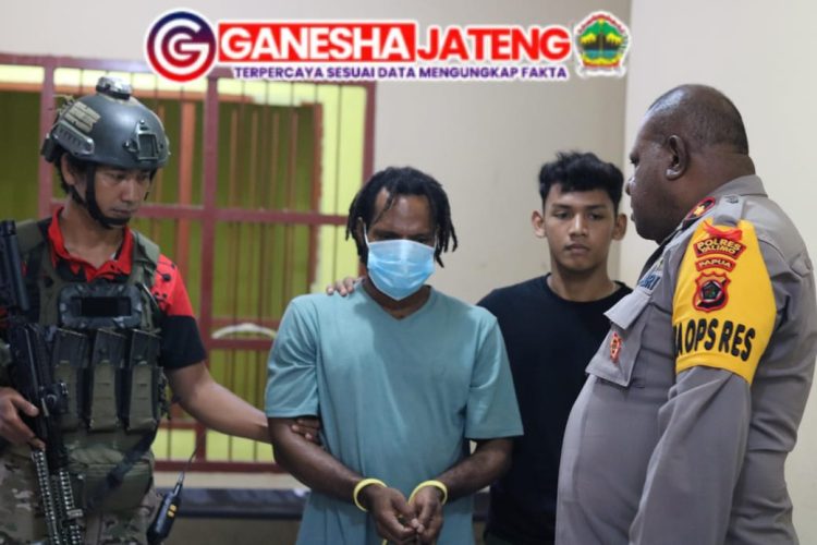 Satu Komplotan KKB Pimpinan Aske Mabel, Nikson Matuan, Digiring ke Polda Papua Satu Komplotan KKB Pimpinan Aske Mabel, Nikson Matuan, Digiring ke Polda Papua