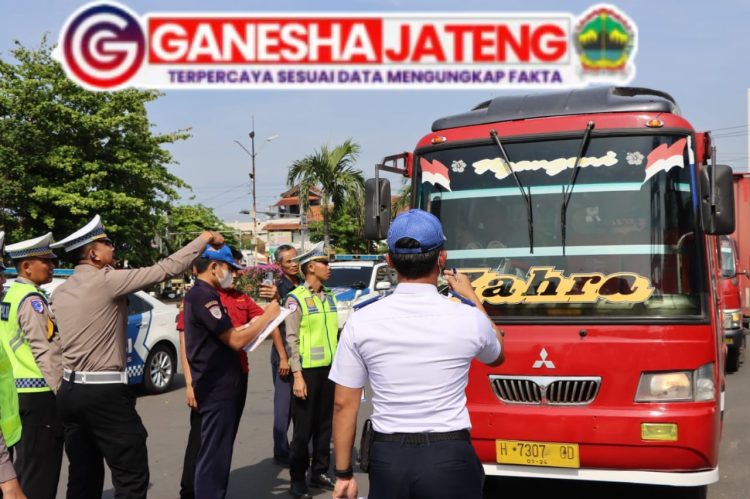 Satlantas Polres Kendal Gelar Ramp Check Serentak Untuk Pastikan Keselamatan Bus Umum Satlantas Polres Kendal Gelar Ramp Check Serentak Untuk Pastikan Keselamatan Bus Umum