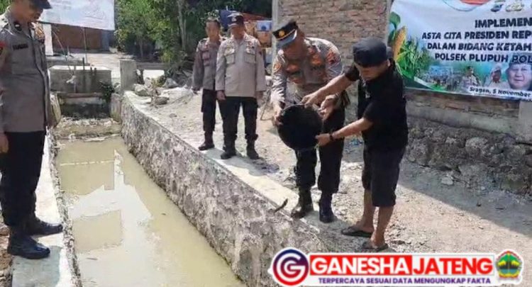 Polsek Plupuh Dukung Ketahanan Pangan, Tebar 1.500 Bibit Lele di Desa Gedongan Polsek Plupuh Dukung Ketahanan Pangan, Tebar 1.500 Bibit Lele di Desa Gedongan