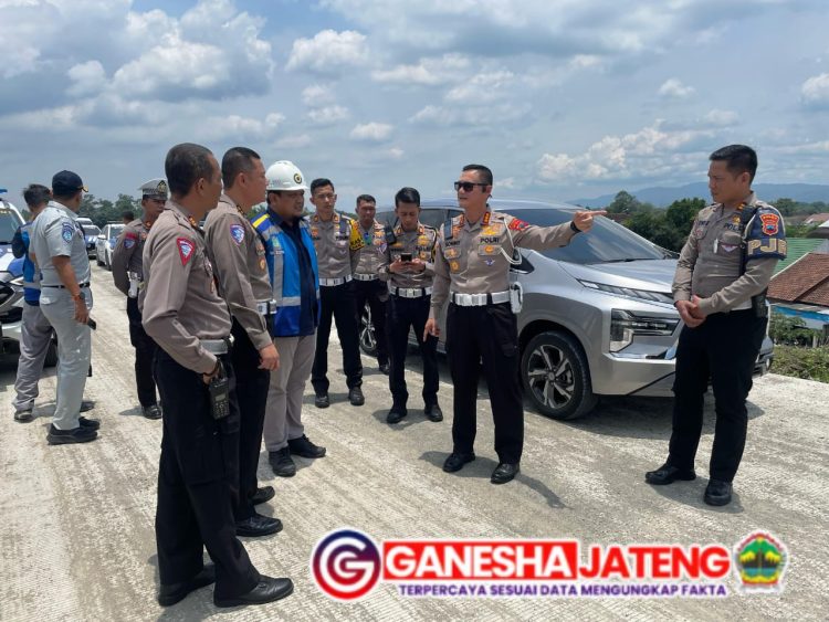 Dirlantas Polda Jateng Tinjau Kesiapan Tol JMJ untuk Kelancaran Operasi Ketupat 2025 Dirlantas Polda Jateng Tinjau Kesiapan Tol JMJ untuk Kelancaran Operasi Ketupat 2025