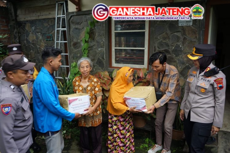Polres Magelang Kota Bersama Mahasiswa dan OKP Gelar Baksos Polri Presisi kepada Warga Polres Magelang Kota Bersama Mahasiswa dan OKP Gelar Baksos Polri Presisi kepada Warga