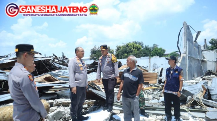 Polres Klaten Salurkan Bantuan untuk Korban Puting Beliung di Jambukulon ceper klaten Polres Klaten Salurkan Bantuan untuk Korban Puting Beliung di Jambukulon ceper klaten