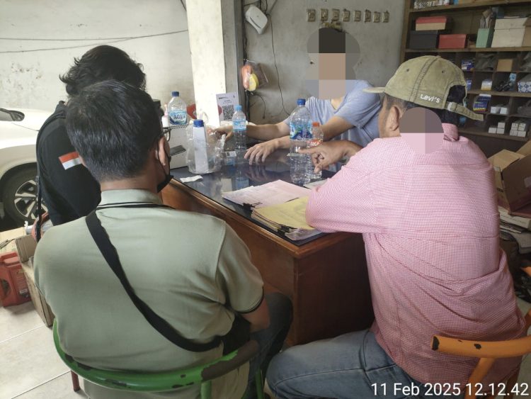 Bengkel Sepeda Motor PM Diduga Menjual Oli Palsu Bengkel Sepeda Motor PM Diduga Menjual Oli Palsu