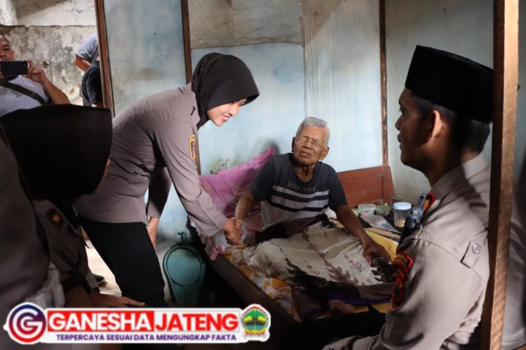 Polres Kendal Silaturahmi ke Veteran Pejuang Brimob Polres Kendal Silaturahmi ke Veteran Pejuang Brimob