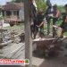 Membantu Kesulitan Masyarakat, Babinsa Kerja Bakti Bangun Rumah Warga Membantu Kesulitan Masyarakat, Babinsa Kerja Bakti Bangun Rumah Warga