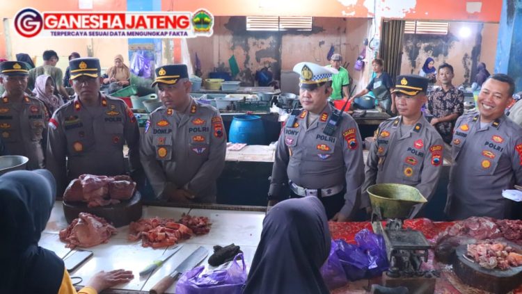 Awasi Harga Kebutuhan Pokok dan Penting Kapolres Pekalongan Sidak Pasar Kajen Awasi Harga Kebutuhan Pokok dan Penting Kapolres Pekalongan Sidak Pasar Kajen