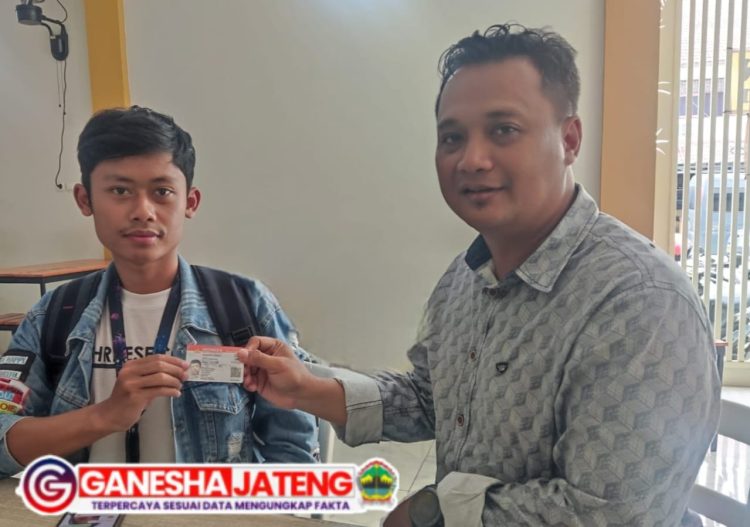 POLRES KENDAL MEMFASILITASI MANTAN NARAPIDANA TERORISME MEMBUAT SIM DI SATPAS POLRES KENDAL POLRES KENDAL MEMFASILITASI MANTAN NARAPIDANA TERORISME MEMBUAT SIM DI SATPAS POLRES KENDAL