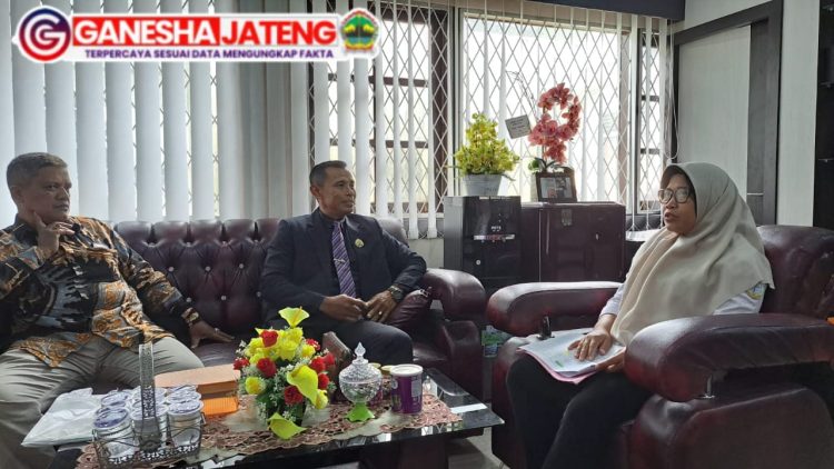 Kepala Dinas Sosial Kota Jambi Tawarkan Solusi dan Saran Kepada YSR & YRP Bubarkan Diri Kepala Dinas Sosial Kota Jambi Tawarkan Solusi dan Saran Kepada YSR & YRP Bubarkan Diri