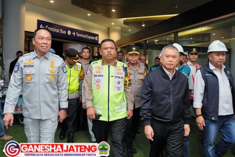 Kakorlantas-Menhub Pantau Hari Pertama Operasi Ketupat 2025 Kakorlantas-Menhub Pantau Hari Pertama Operasi Ketupat 2025