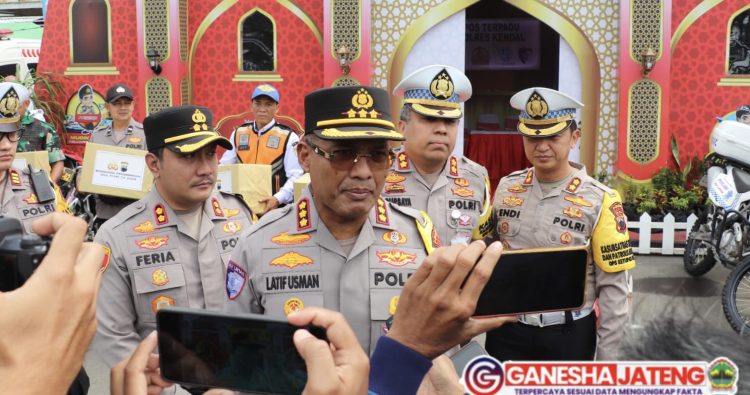 Wakapolda Jateng Tinjau Kesiapan Pengamanan Ops Ketupat Candi 2025 di Pos Terpadu Alun-Alun Kendal