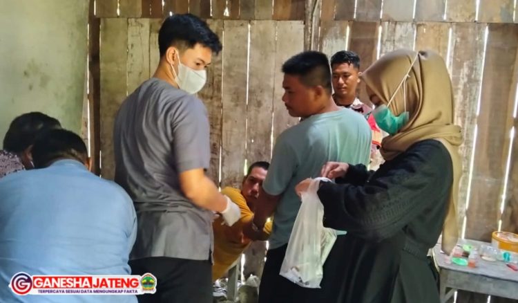 Babinsa Juwangi Bersama Petugas Evakuasi ODGJ di Desa Pilangrejo Babinsa Juwangi Bersama Petugas Evakuasi ODGJ di Desa Pilangrejo