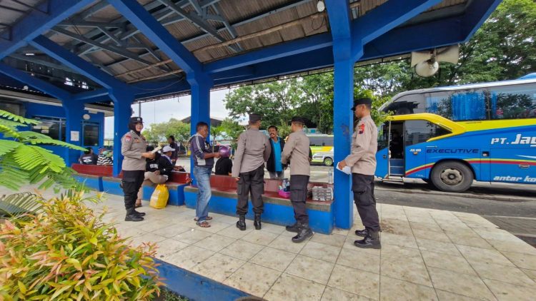 Operasi Ketupat Candi 2025: Polresta Pati Tingkatkan Sosialisasi Keamanan Arus Balik Operasi Ketupat Candi 2025: Polresta Pati Tingkatkan Sosialisasi Keamanan Arus Balik