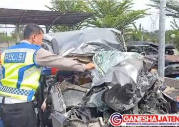 Akibat Lawan Arah, Honda BR-V Tabrakan dengan Bus di Tol Pemalang-Batang KM 332