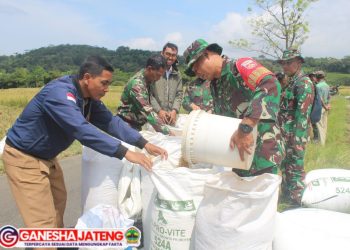 Babinsa Mojosongo Dampingi Bulog Sergab Petani Dlingo