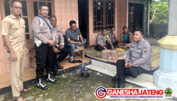 Polres Klaten Siagakan Personel di Posko Darurat untuk Layani Korban Keracunan Massal Polres Klaten Siagakan Personel di Posko Darurat untuk Layani Korban Keracunan Massal