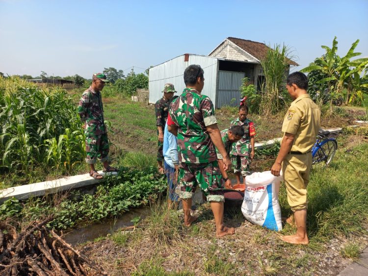 Babinsa Kunjungi Usaha Konveksi Warga Desa Gesi, Dukung Peningkatan Ekonomi Lokal