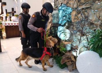 Perayaan Malam Paskah, K-9 Polrestabes Semarang Sterilisasi Gereja