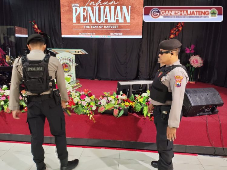 Polres Kebumen Lakukan Pengamanan Rangkaian Ibadah Paskah di Sejumlah Gereja Polres Kebumen Lakukan Pengamanan Rangkaian Ibadah Paskah di Sejumlah Gereja