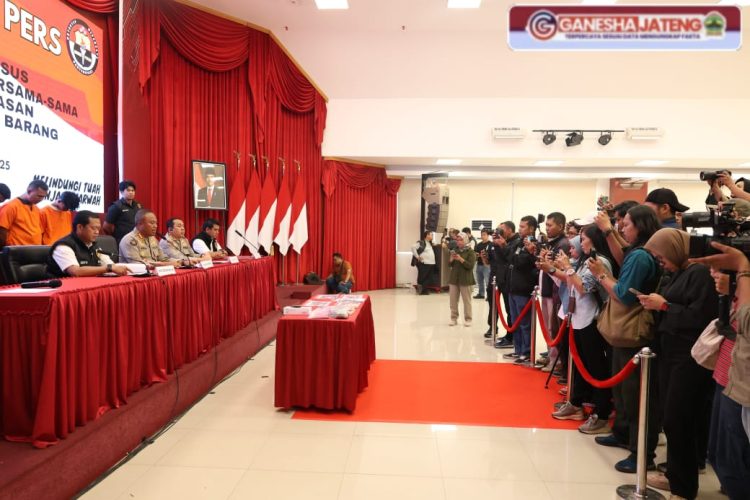 Polda Riau Tangkap Empat Debt Collector Yang Terlibat Pengrusakan dan Intimidasi Polda Riau Tangkap Empat Debt Collector Yang Terlibat Pengrusakan dan Intimidasi