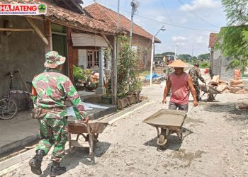 Babinsa dan Warga Gotong Royong Cor Jalan Kampung di Sragen, Dukung Akses dan Ekonomi Desa