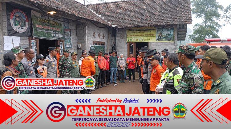 Tim Sar Gabungan Akhirnya Berhasil Evakuasi Pendaki Yang Hilang di Kawasan Hutan TNGM Tim Sar Gabungan Akhirnya Berhasil Evakuasi Pendaki Yang Hilang di Kawasan Hutan TNGM