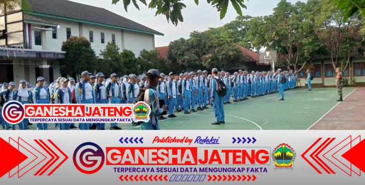 Babinsa Gemolong Latih PBB untuk Tanamkan Disiplin dan Nasionalisme pada Siswa SMAN 1 Babinsa Gemolong Latih PBB untuk Tanamkan Disiplin dan Nasionalisme pada Siswa SMAN 1