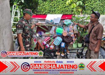 Implementasikan Wanwil, Babinsa Danukusuman Motivasi Pelaku UMKM Pedagang Alat Perabot Rumah Tangga