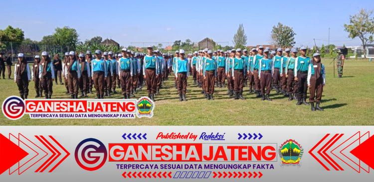 Babinsa Bekali Wasbang dan PBB Kepada Siswa Siswi SMKN I Miri Babinsa Bekali Wasbang dan PBB Kepada Siswa Siswi SMKN I Miri