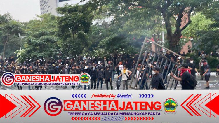 Lindungi Buruh dari Aksi Anarkis, Polisi Bubarkan Kelompok Anarko Yang Ganggu Aksi Damai Mayday Lindungi Buruh dari Aksi Anarkis, Polisi Bubarkan Kelompok Anarko Yang Ganggu Aksi Damai Mayday