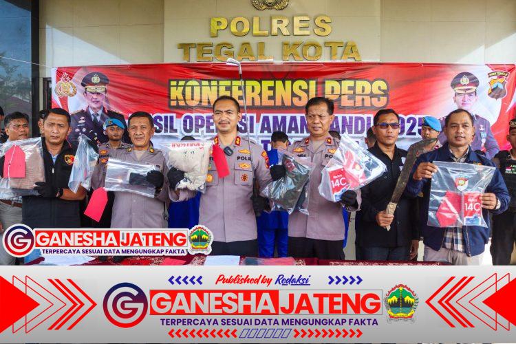 Peredaran Uang Palsu di Sragen Berhasil Diungkap, Polisi Temukan Ratusan Lembar Dari Pelaku, Kapolres; Masyarakat Harus Waspada Peredaran Uang Palsu di Sragen Berhasil Diungkap, Polisi Temukan Ratusan Lembar Dari Pelaku, Kapolres; Masyarakat Harus Waspada