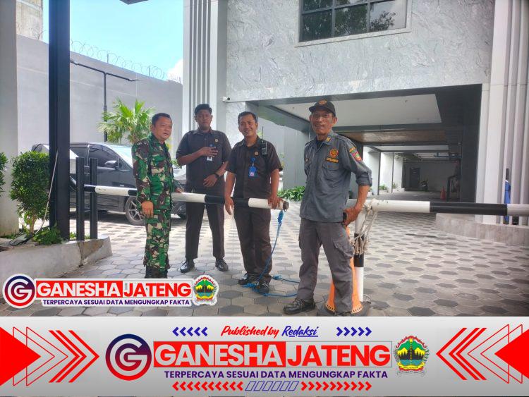 Babinsa Sambangi Security Hotel Moxy, Serka Priyanto Ajak Jaga Keamanan Lewat Pendekatan Humanis