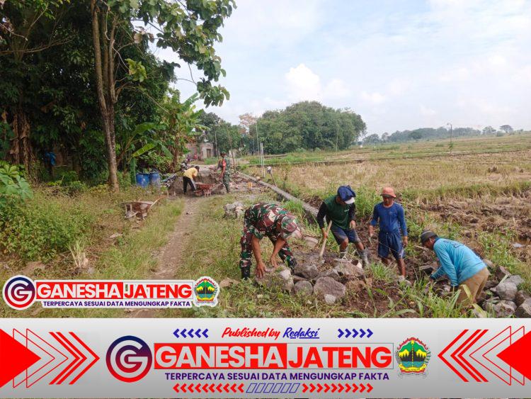 Babinsa Harap Pembangunan Talud di Kragilan Tingkatkan Keamanan Warga Babinsa Harap Pembangunan Talud di Kragilan Tingkatkan Keamanan Warga