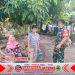Babinsa Kemlayan Rutin Patroli dan Sambangi Warga untuk Jaga Kondusifitas Wilayah